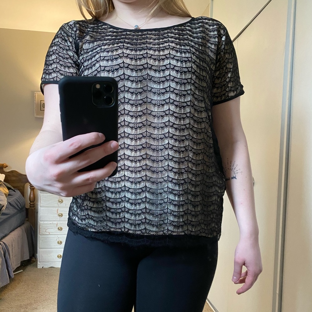 Short sleeve lace shirt